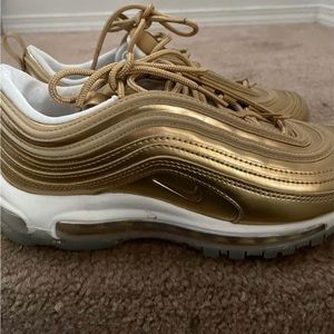 Nike size 7 good color